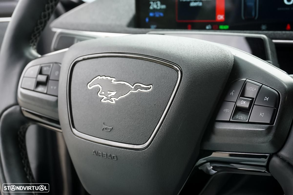 Ford Mustang Mach-E AWD GT - 31