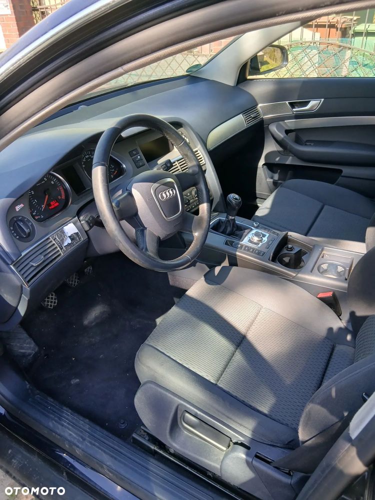 Audi A6 Limousine 2.4 - 8