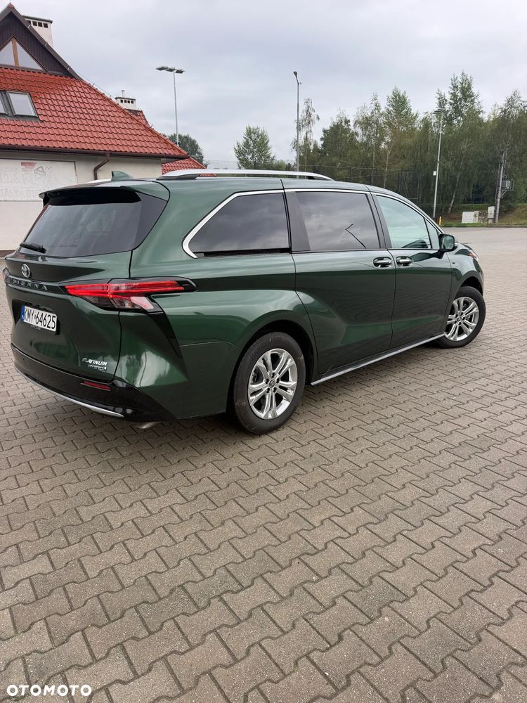 Toyota Sienna - 4
