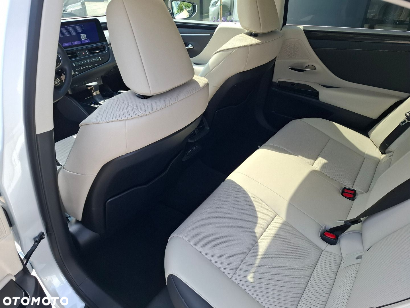 Lexus ES - 16
