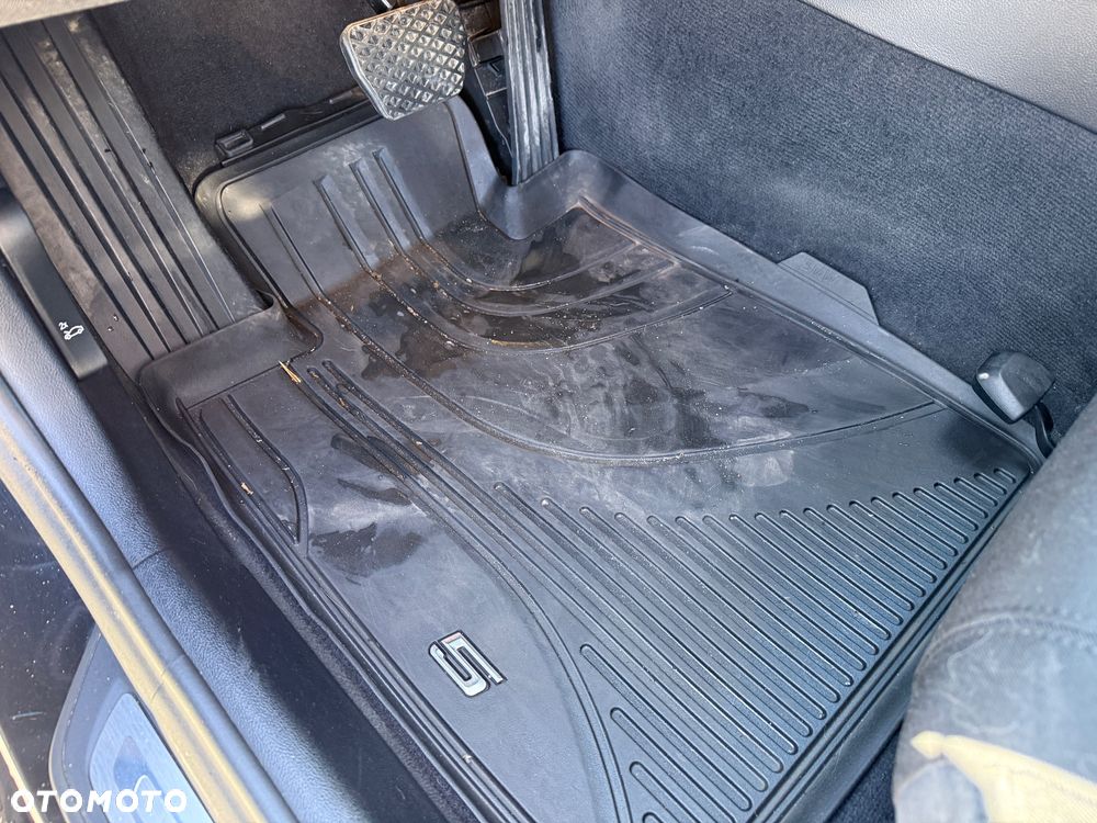 BMW Seria 5 518d - 12