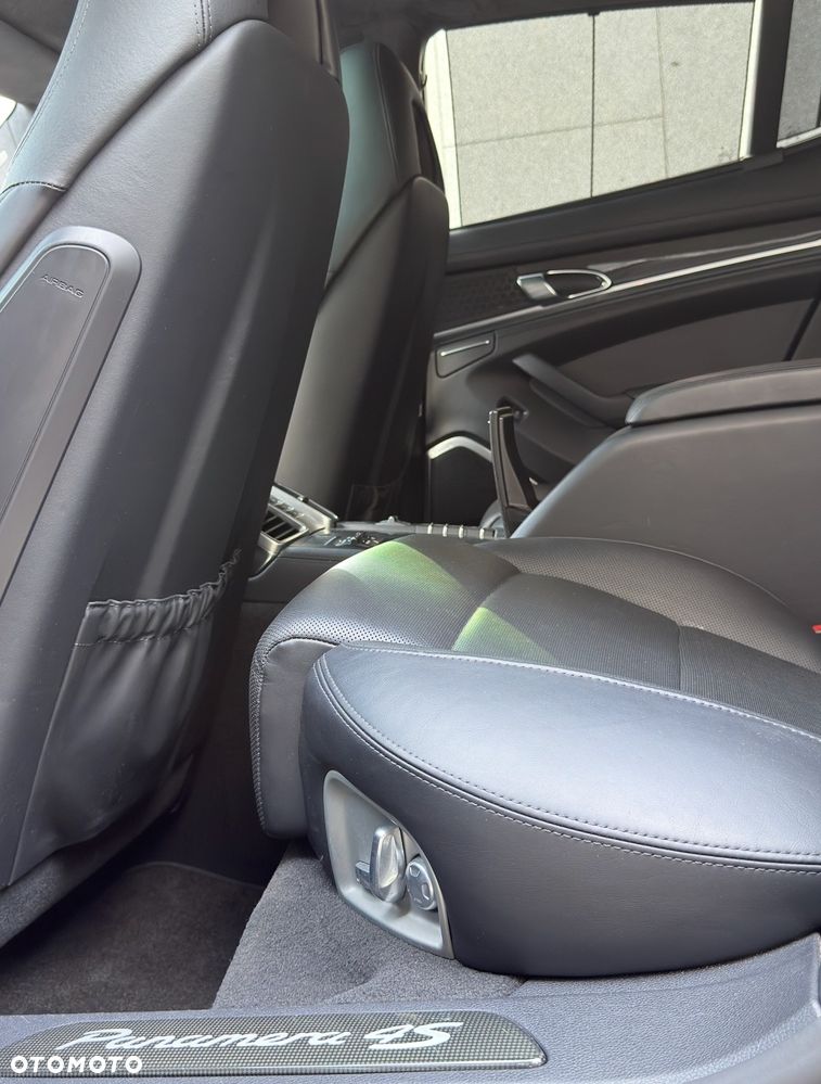 Porsche Panamera 4S PDK - 16
