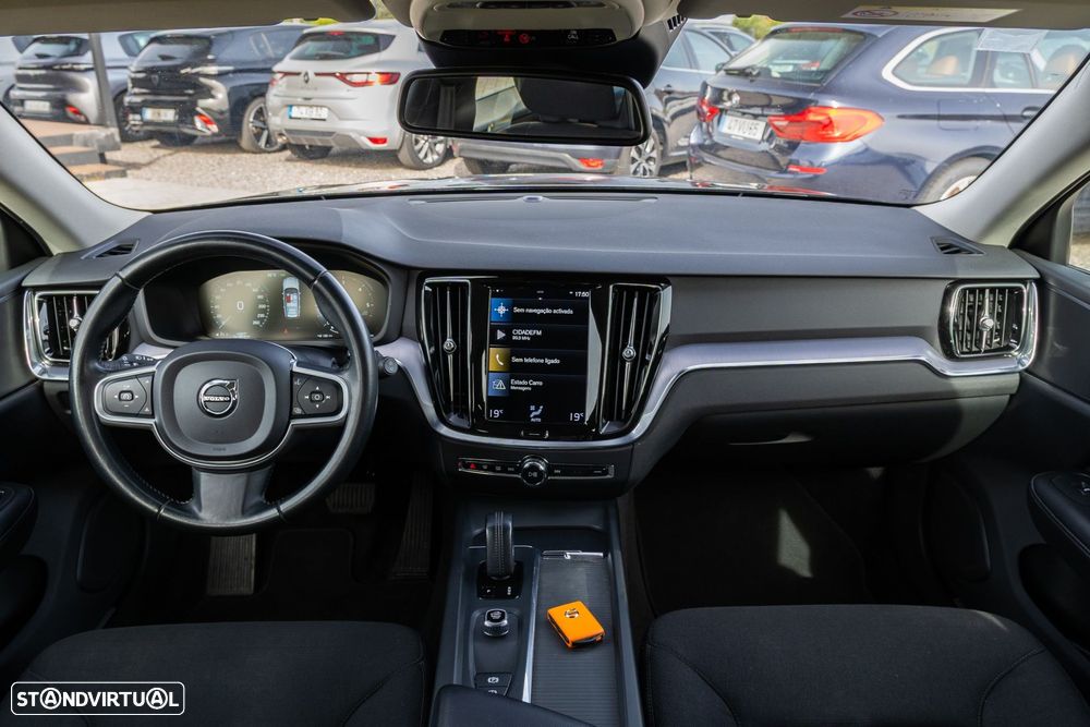 Volvo V60 2.0 B4 Essential Auto - 19