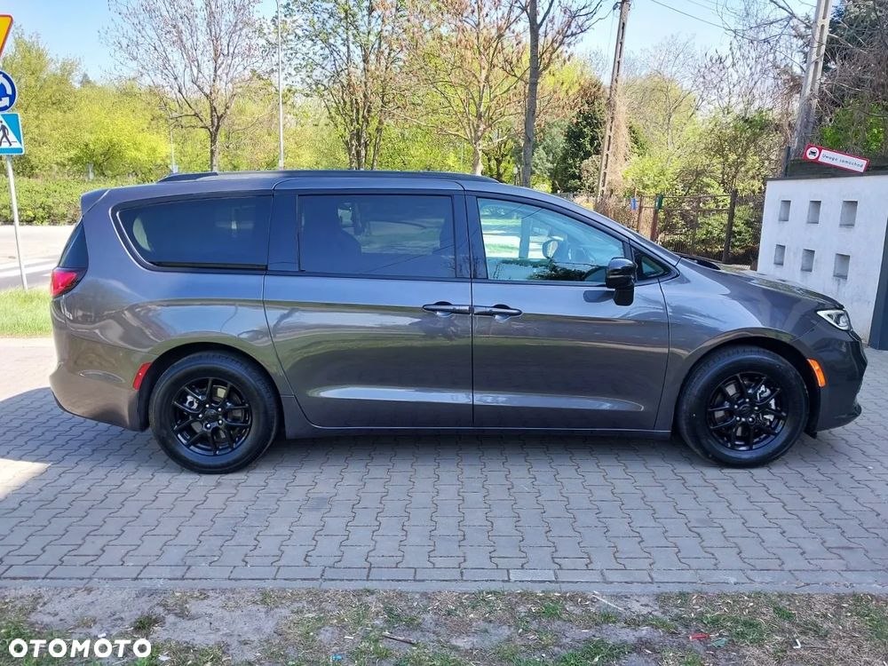 Chrysler Pacifica - 11