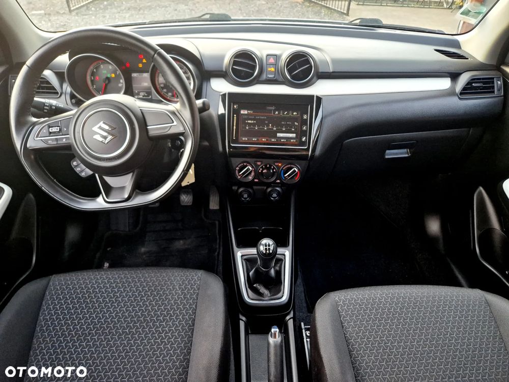 Suzuki Swift 1.2 Premium Plus - 32