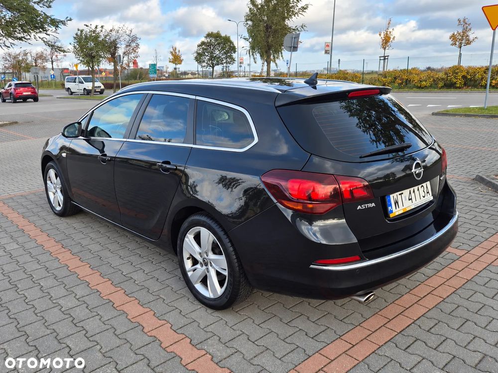 Opel Astra 2013 photo 2