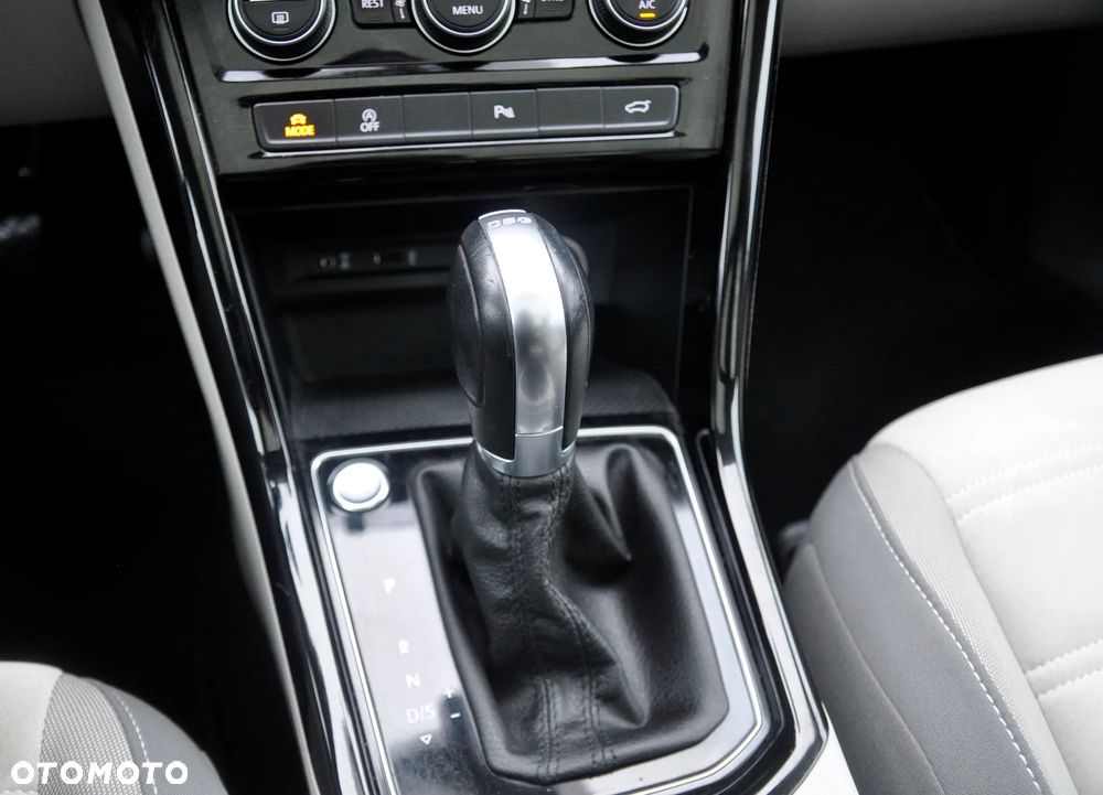 Volkswagen Touran 1.8 TSI BMT Highline DSG - 23