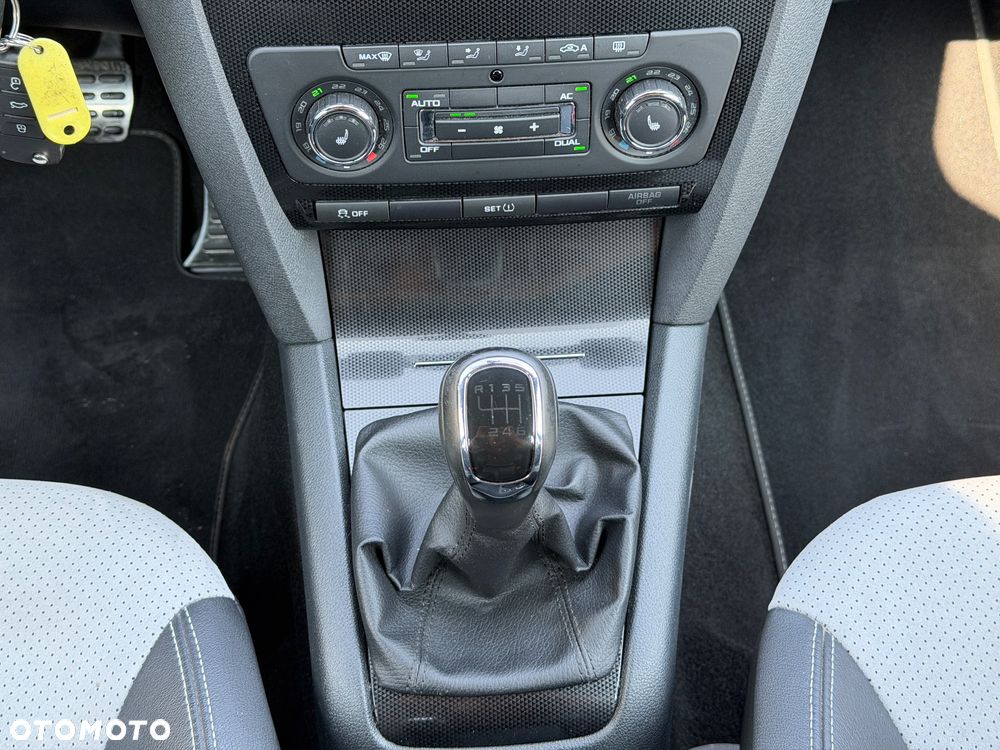 Skoda Octavia 2.0 TSI RS - 18