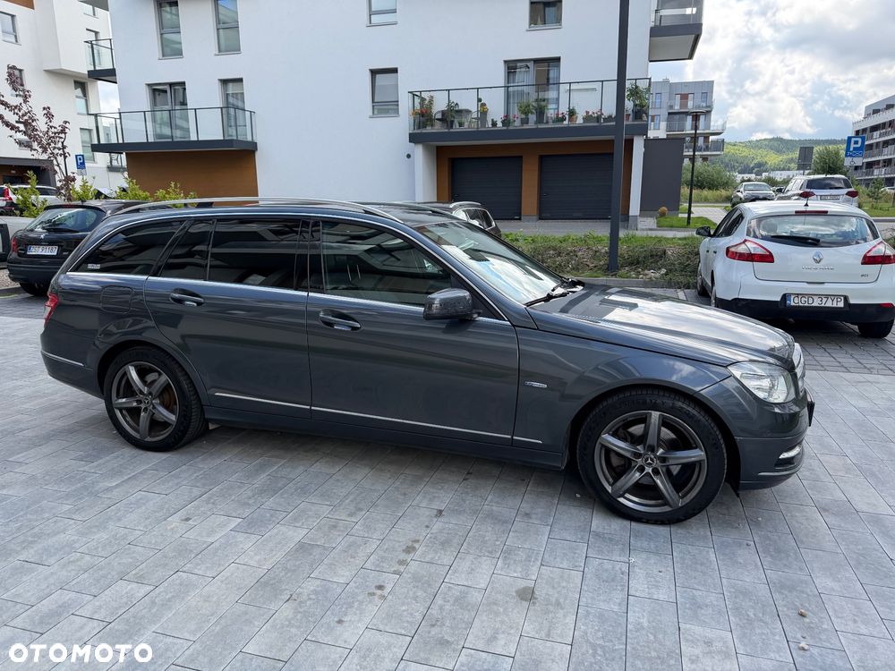 Mercedes-Benz Klasa C 200 CGI Automatik BlueEFFICIENCY Avantgarde - 4