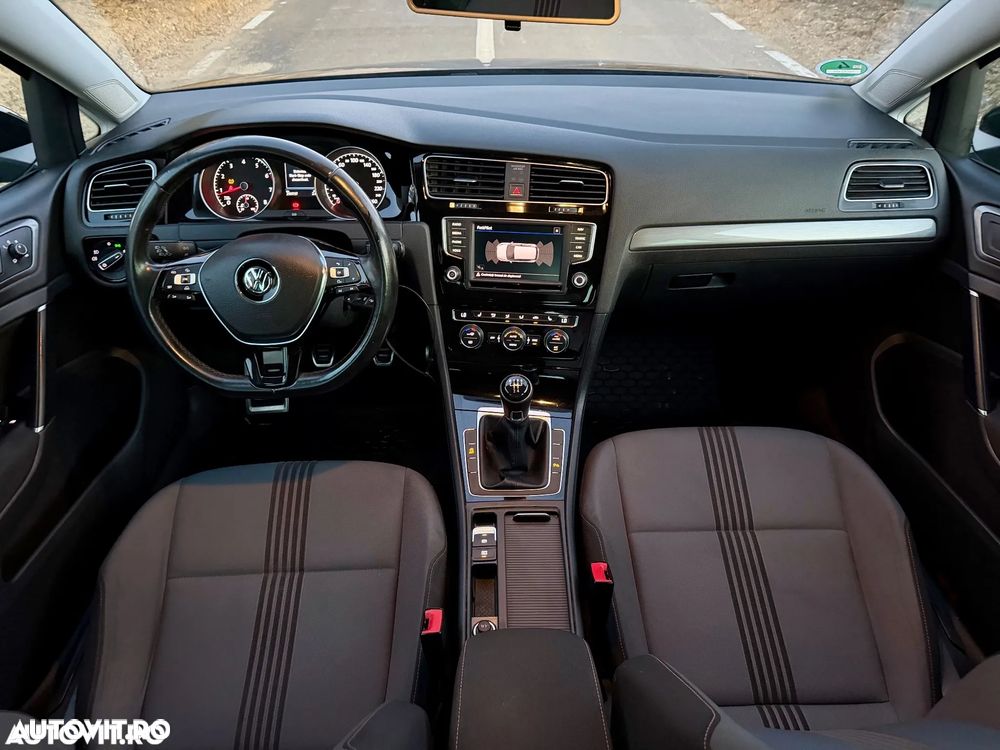 Volkswagen Golf - 9