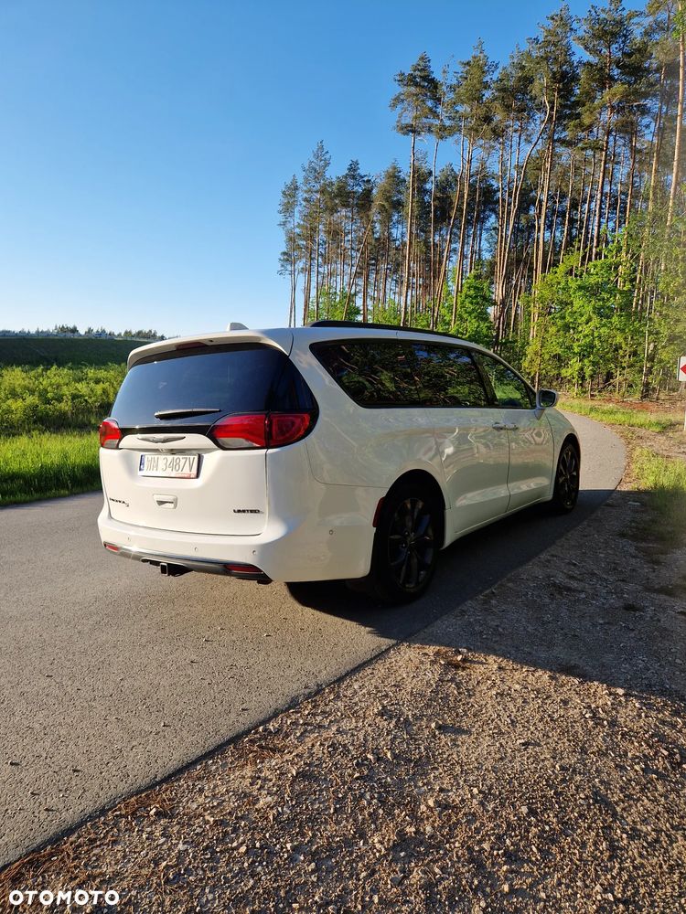 Chrysler Pacifica - 5
