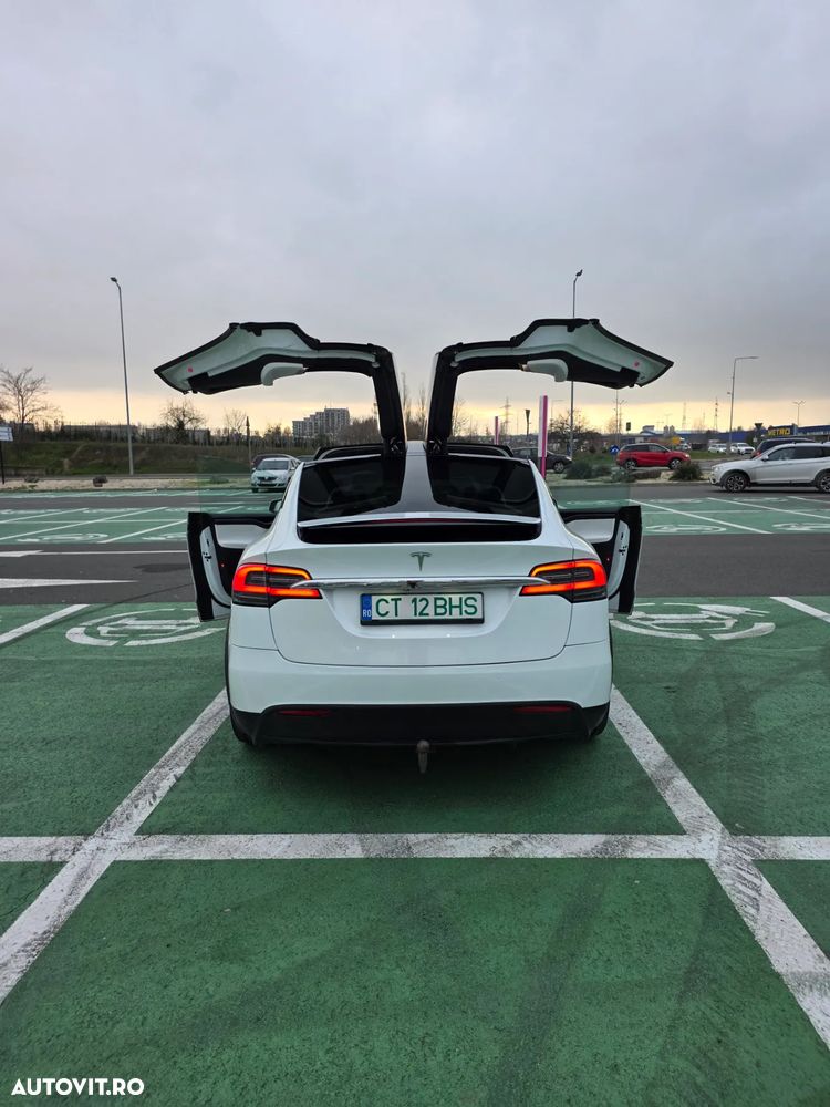Tesla Model X - 7