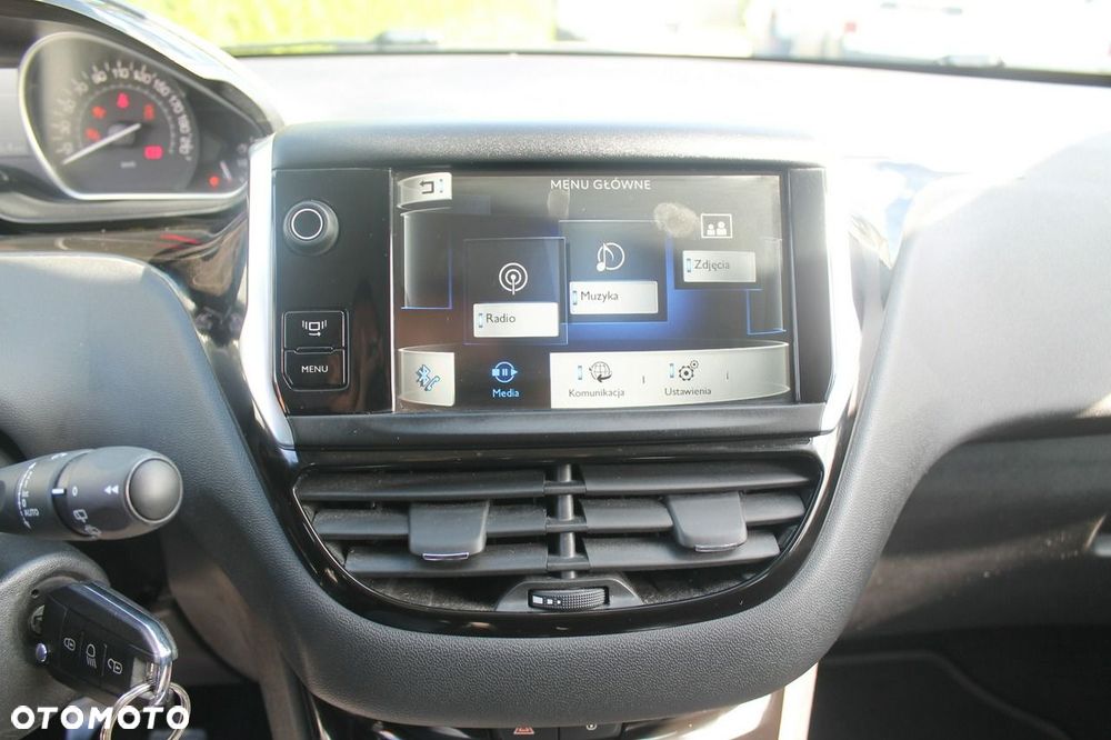 Peugeot 208 - 19
