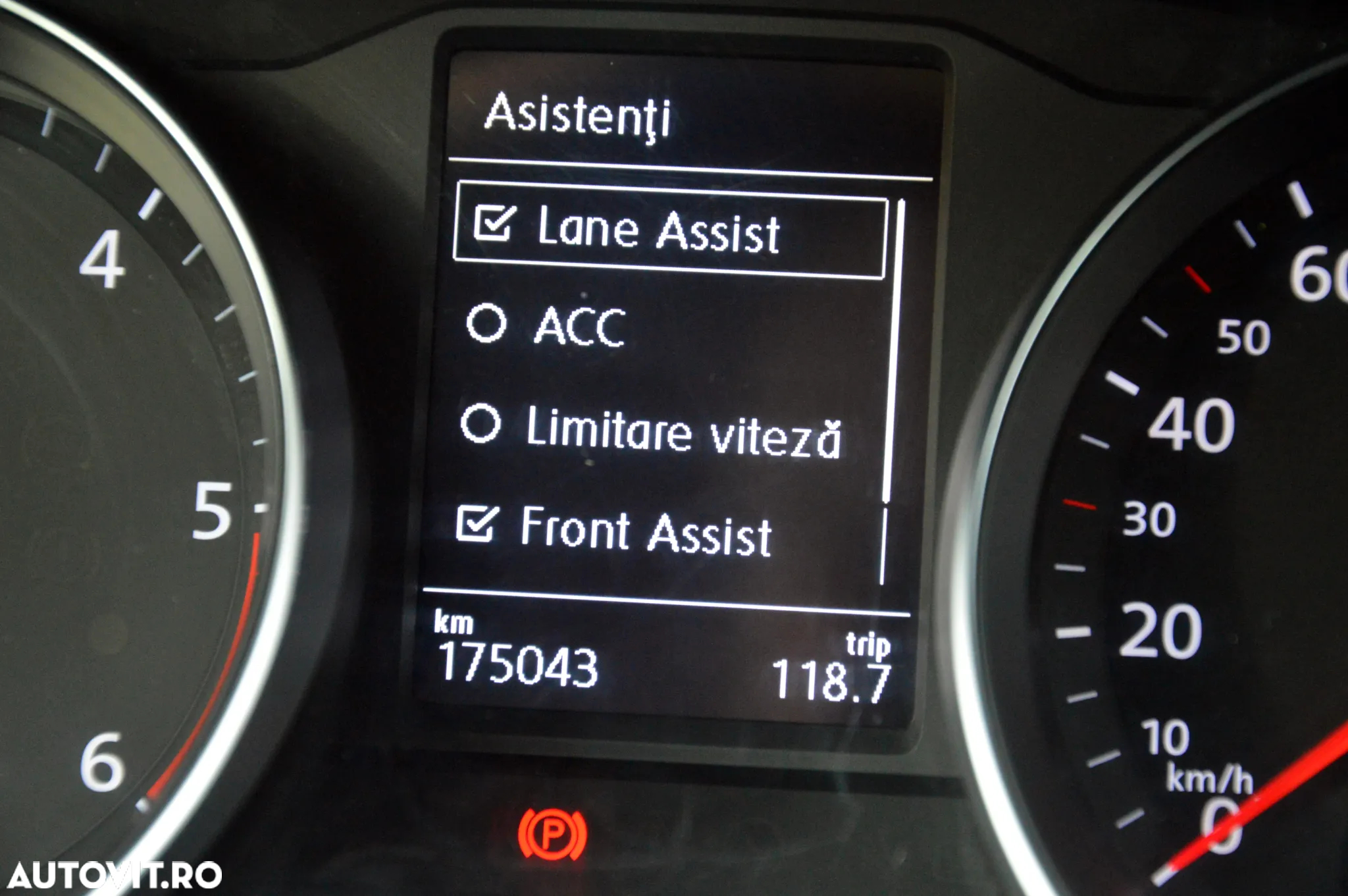 Volkswagen Passat 1.6 TDI DSG Comfortline - 33