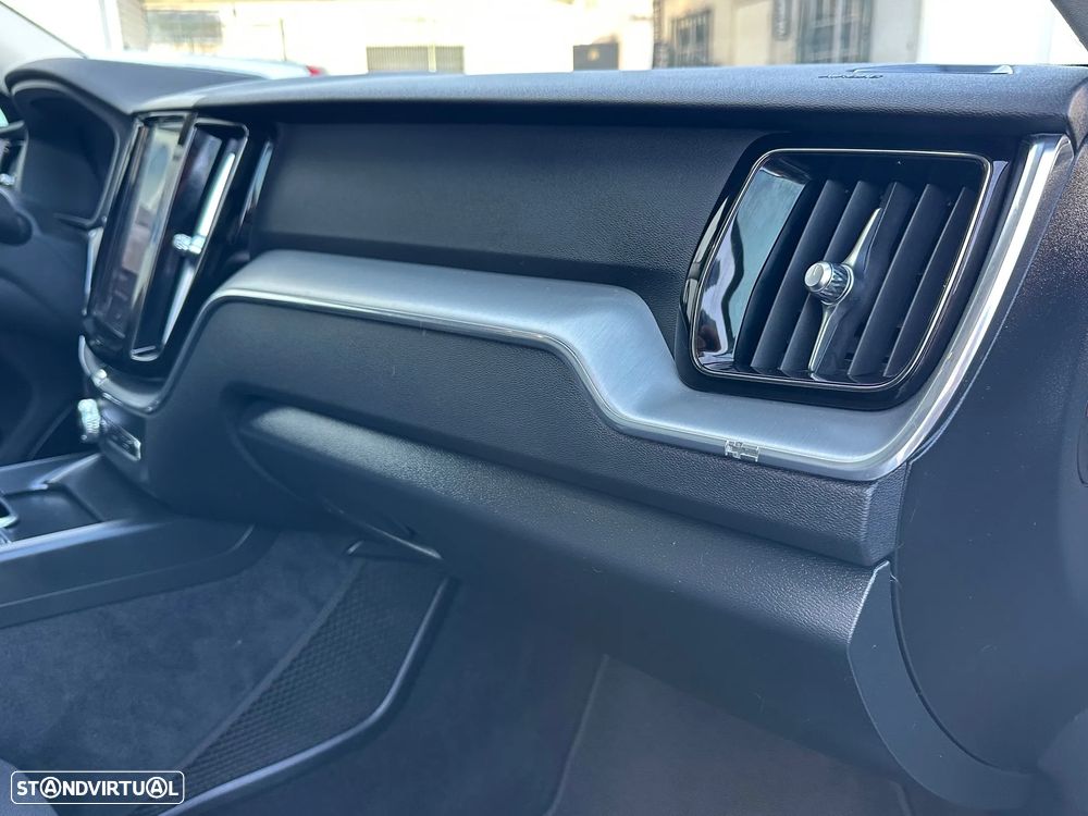 Volvo XC 60 2.0 T8 PHEV Momentum Plus AWD - 9