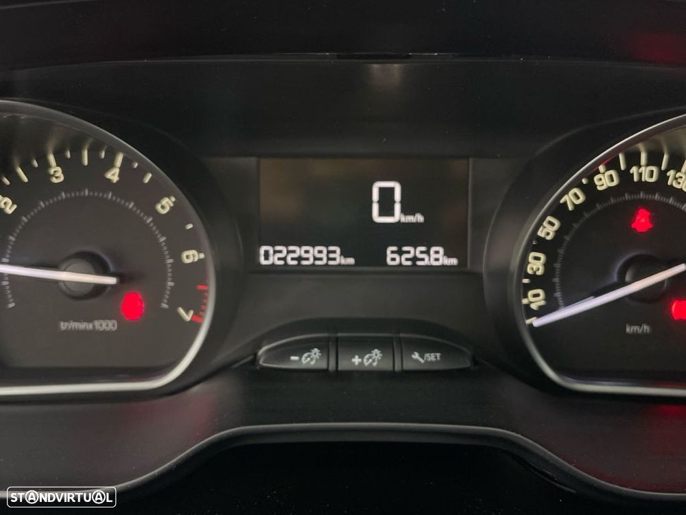 Peugeot 2008 1.2 PureTech Signature - 9