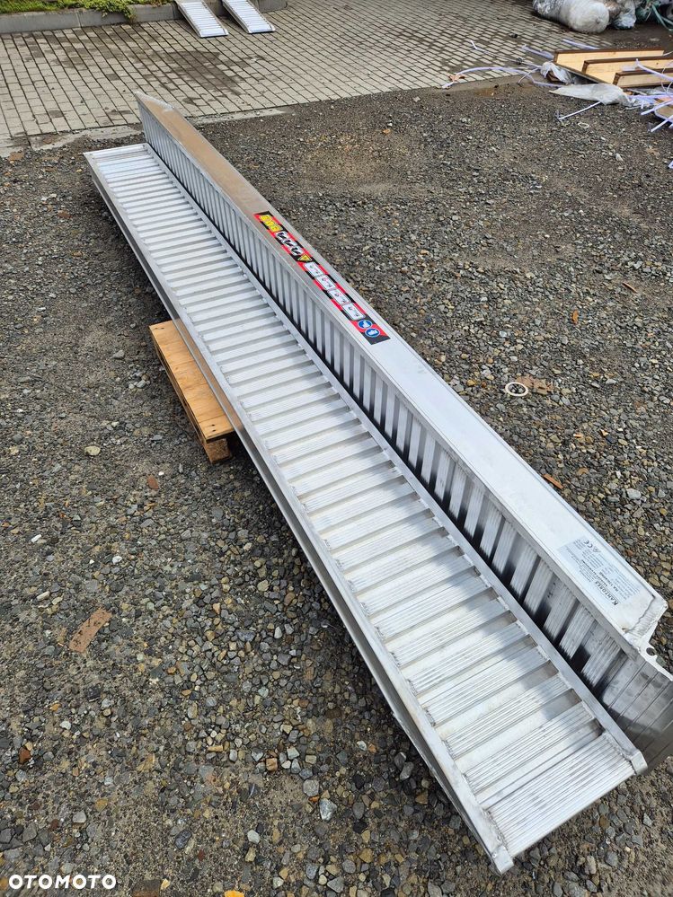 Najazdy aluminiowe 4m/3800kg udźwig - Idealne do załadunku minikoparek, dostawa kurierem - 1