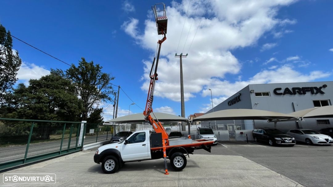 Nissan Pick Up 4X4 C/ Cesto Elevatório - 23