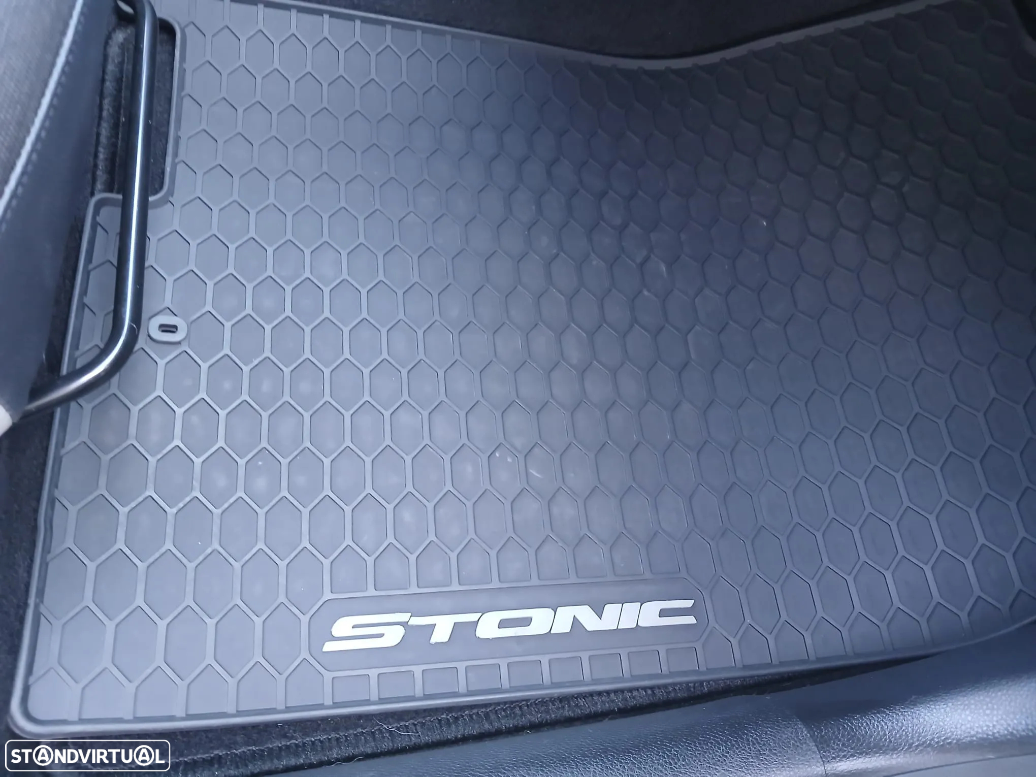 Kia Stonic 1.6 CRDi TX - 19