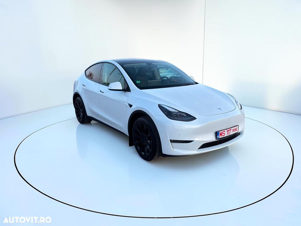 Tesla Model Y - 4