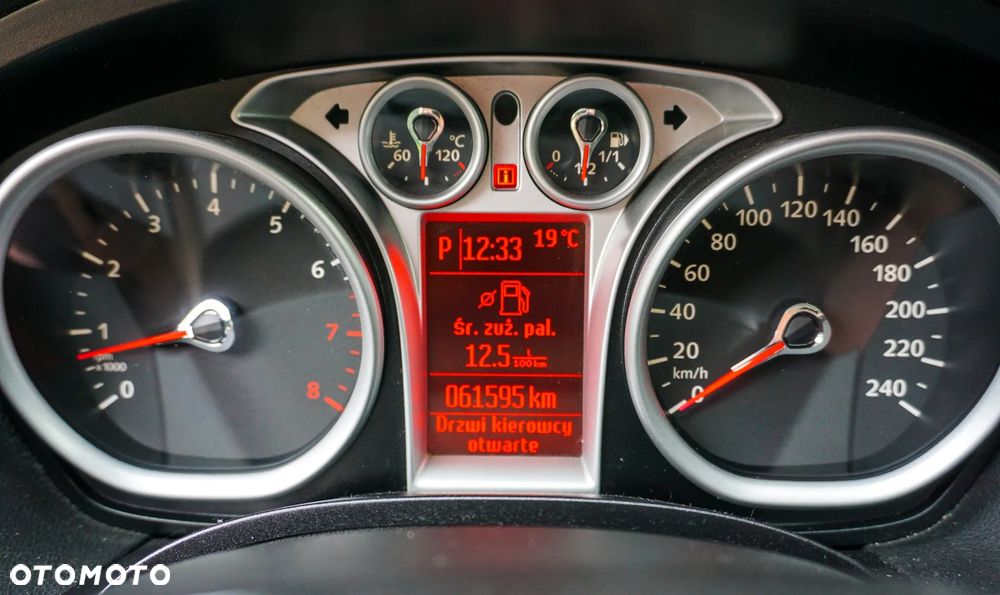 Ford Kuga 2.5 4x4 Titanium - 31