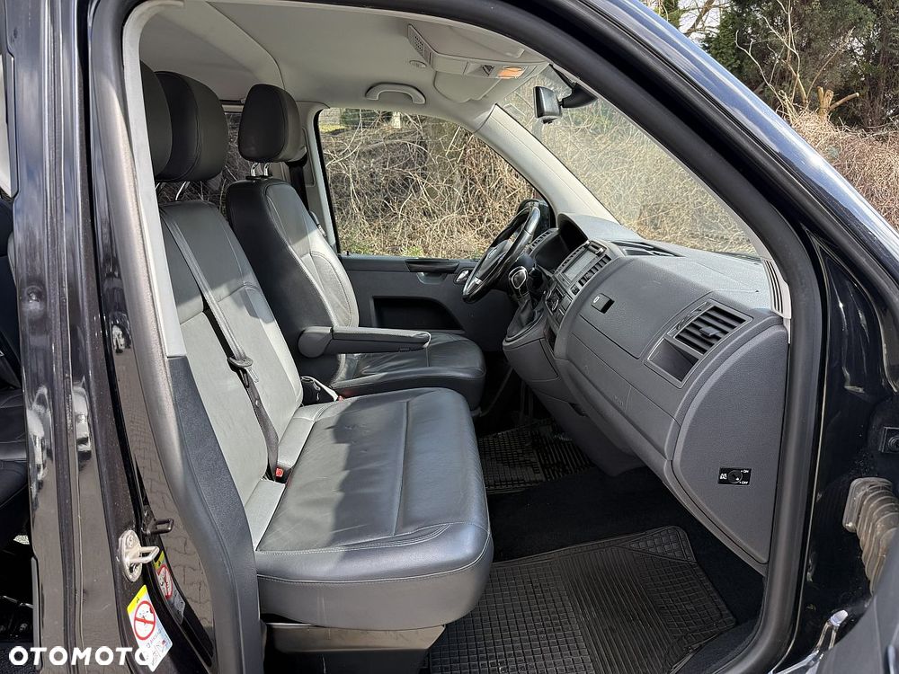 Volkswagen Caravelle - 8