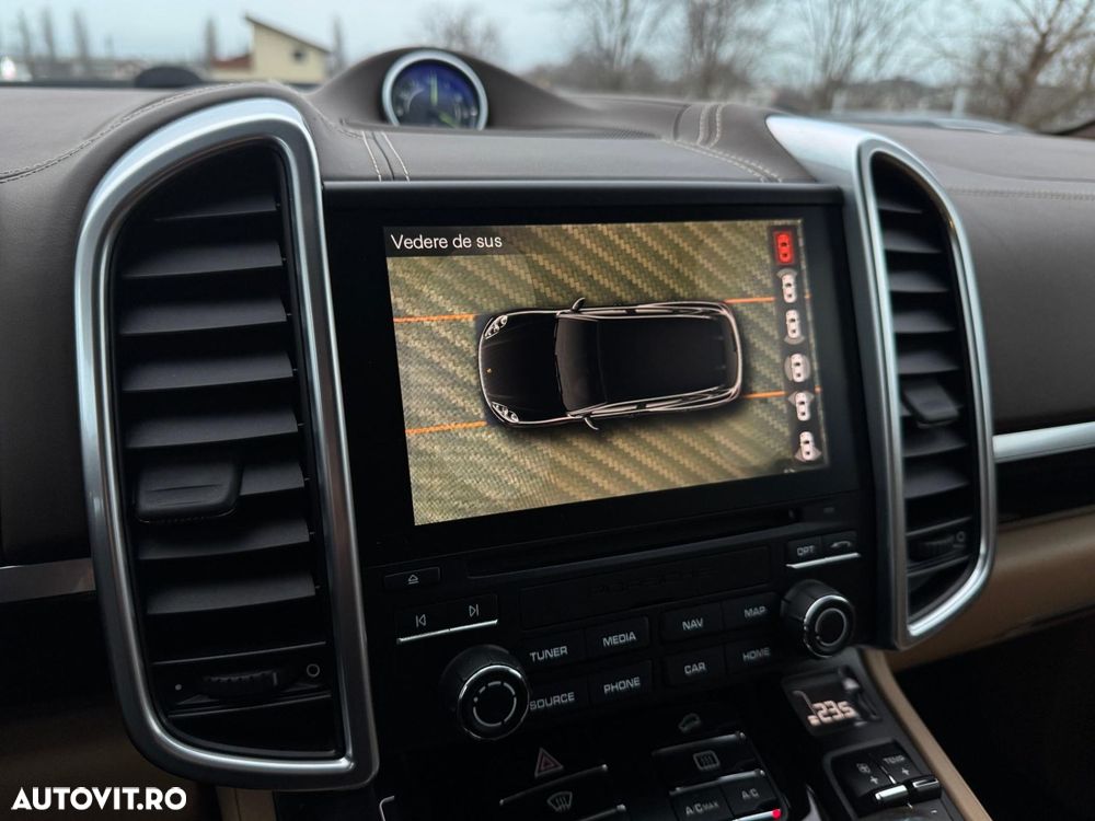 Porsche Cayenne - 14