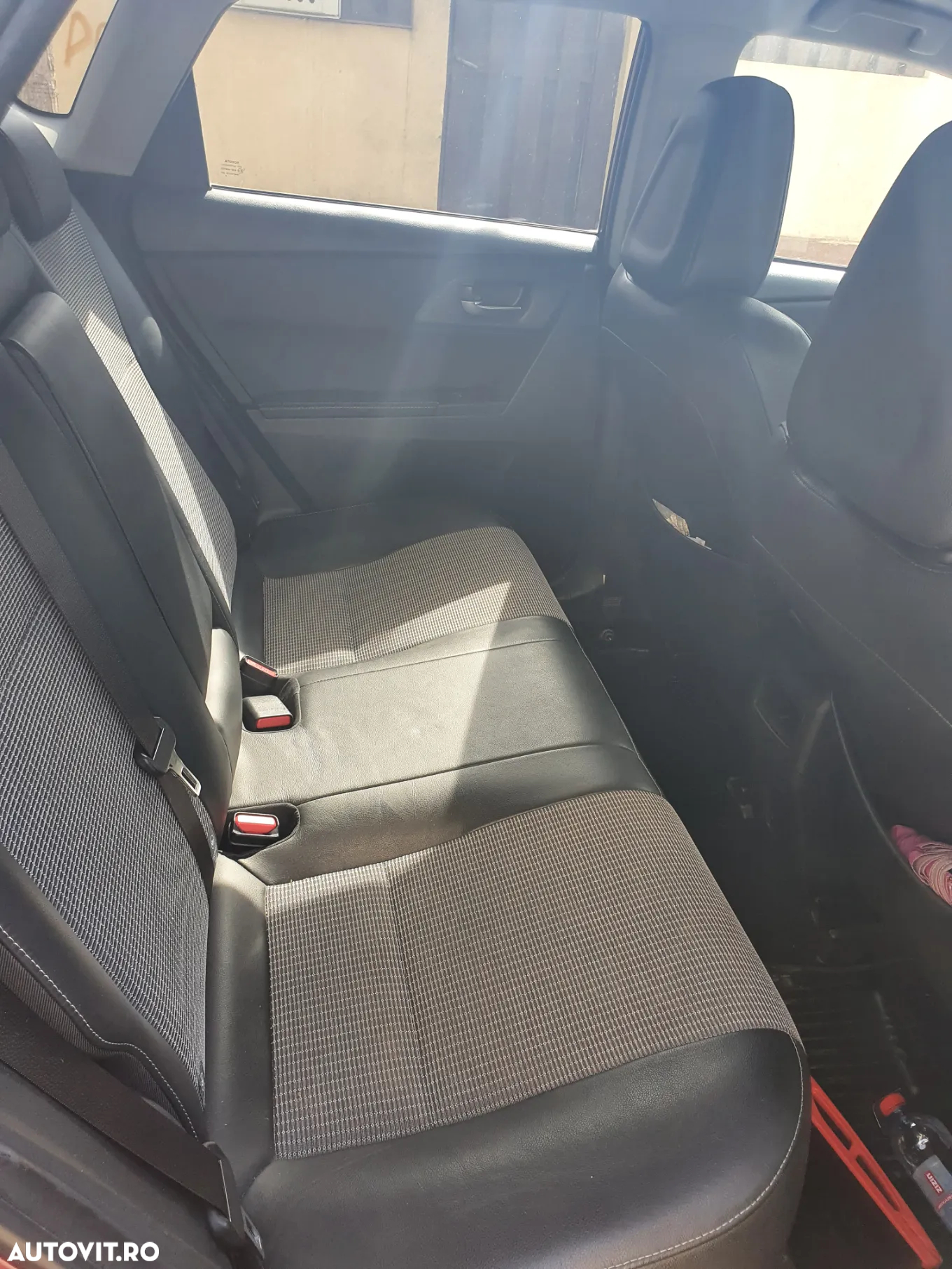 Toyota Auris 1.8 L VVT-i Hybrid Sol + - 29