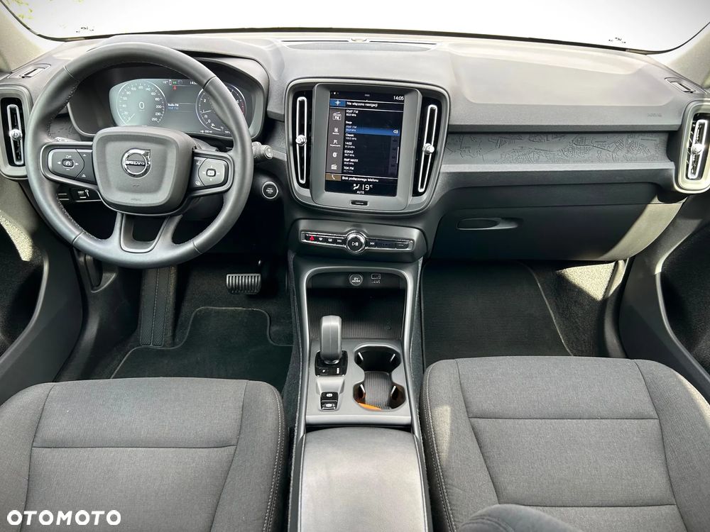 Volvo XC 40 T3 Momentum Pro - 32