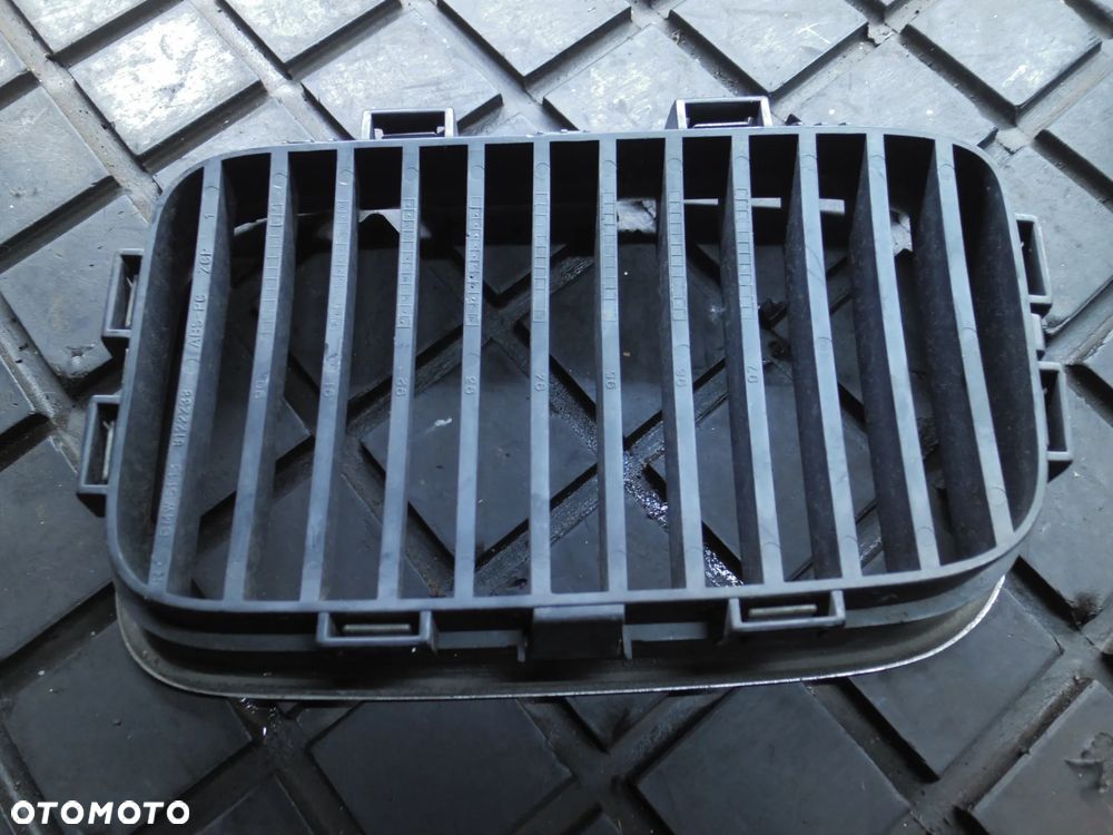 BMW 3 E36 1990-1995r. ATRAPA NERKA GRILL 8122238 - 2