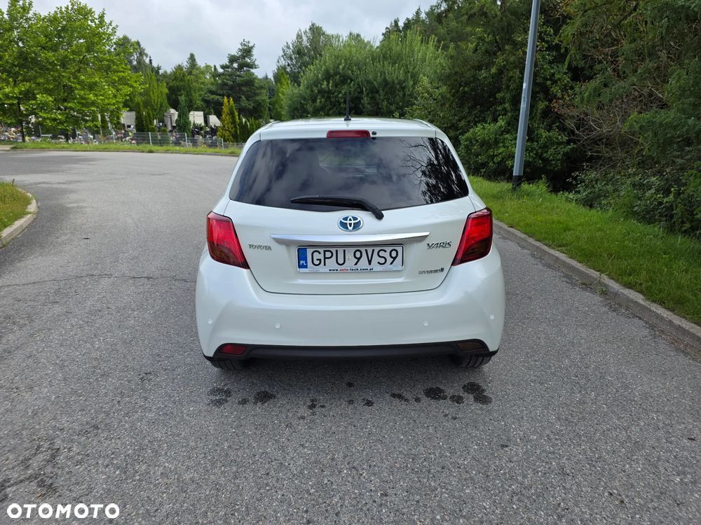Toyota Yaris Hybrid 100 Sol - 5