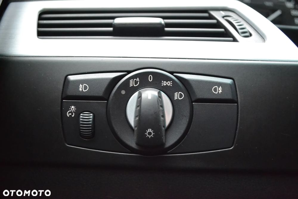 BMW Seria 5 530i xDrive - 16