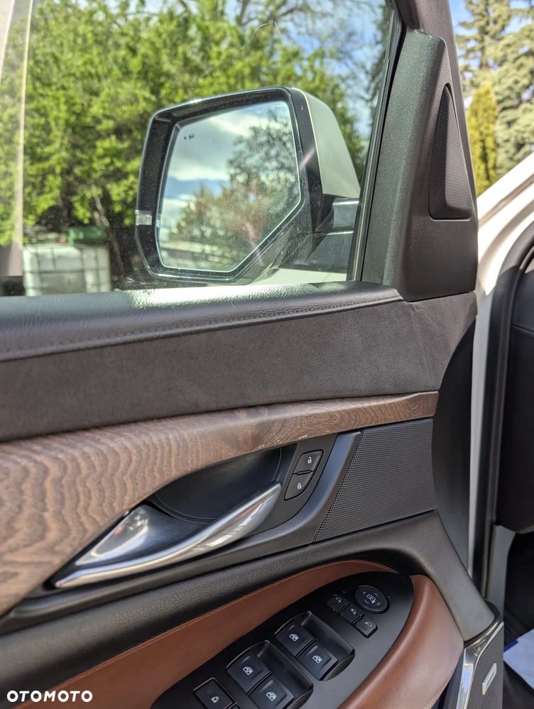 Cadillac Escalade - 11