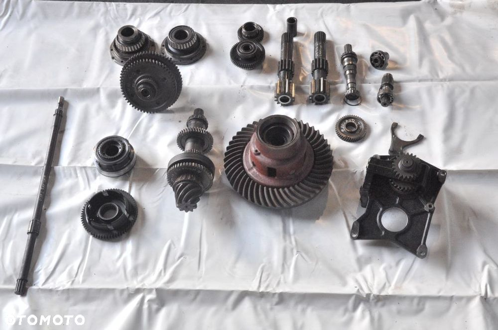 WAŁEK ZĘBATKA TRYB PÓŁOŚ Case Puma  NEW HOLLAND T7040 - 1