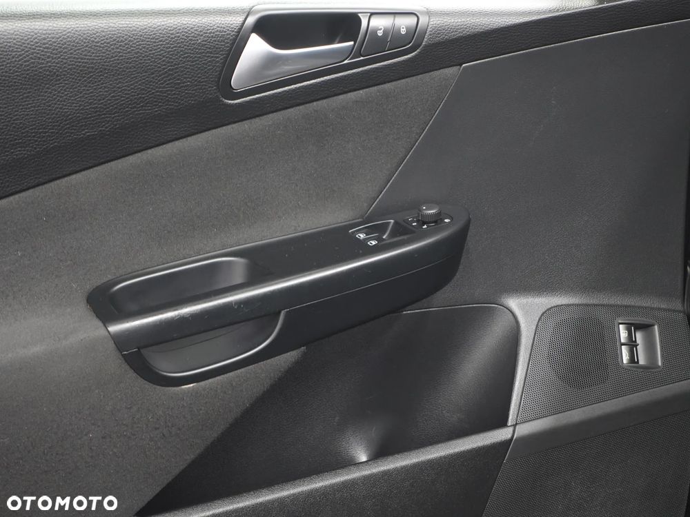 Volkswagen Passat - 17