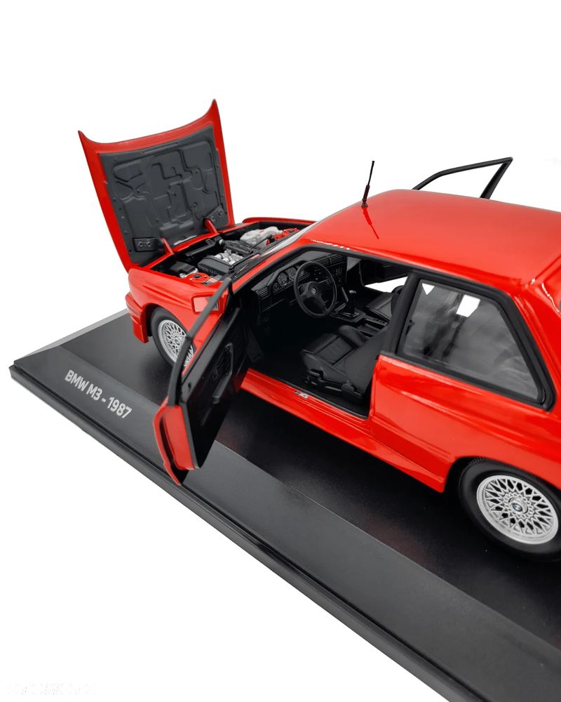 Miniatura BMW E30 M3 1987 1:18 - 4