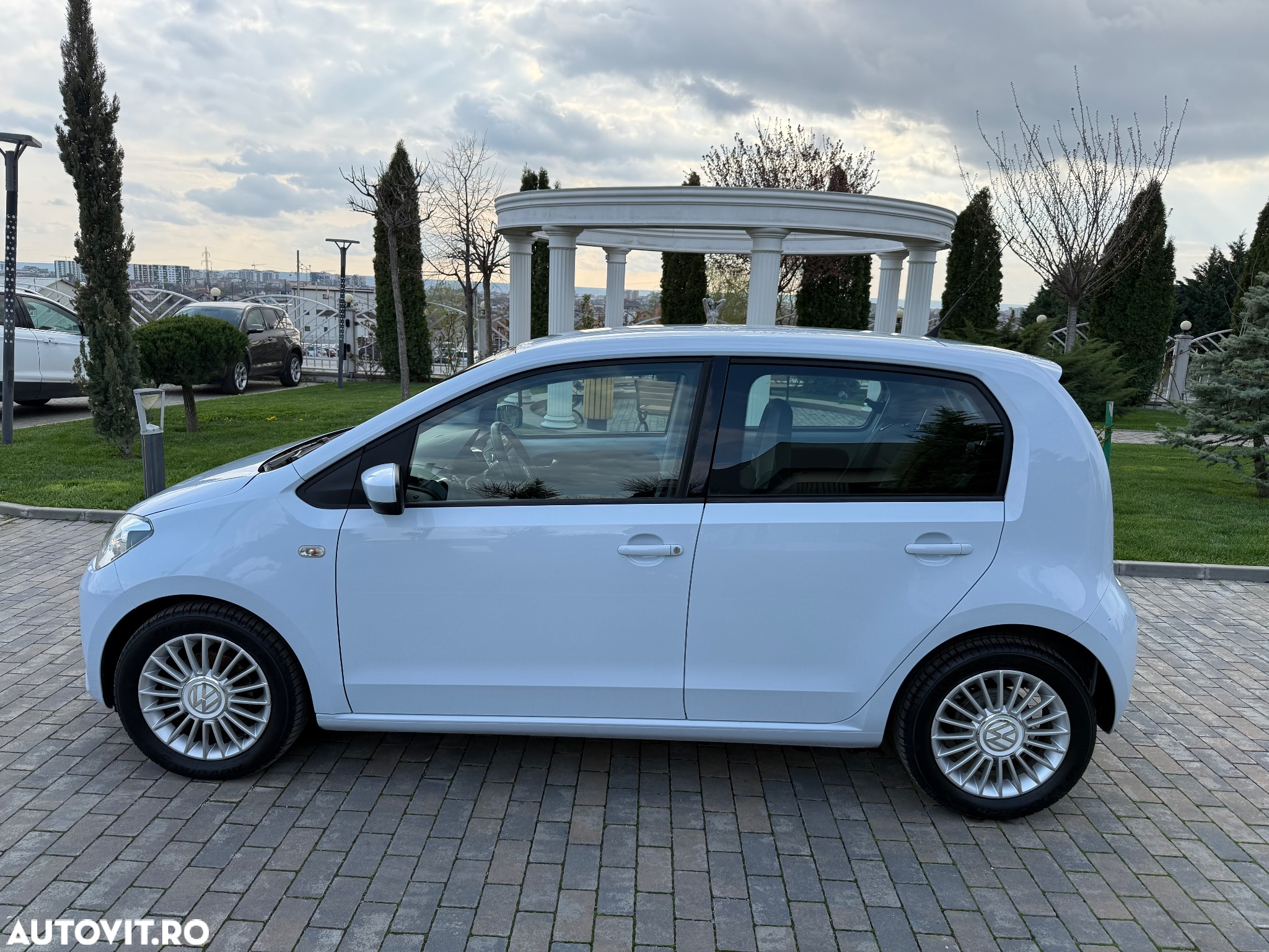 Volkswagen up! - 10