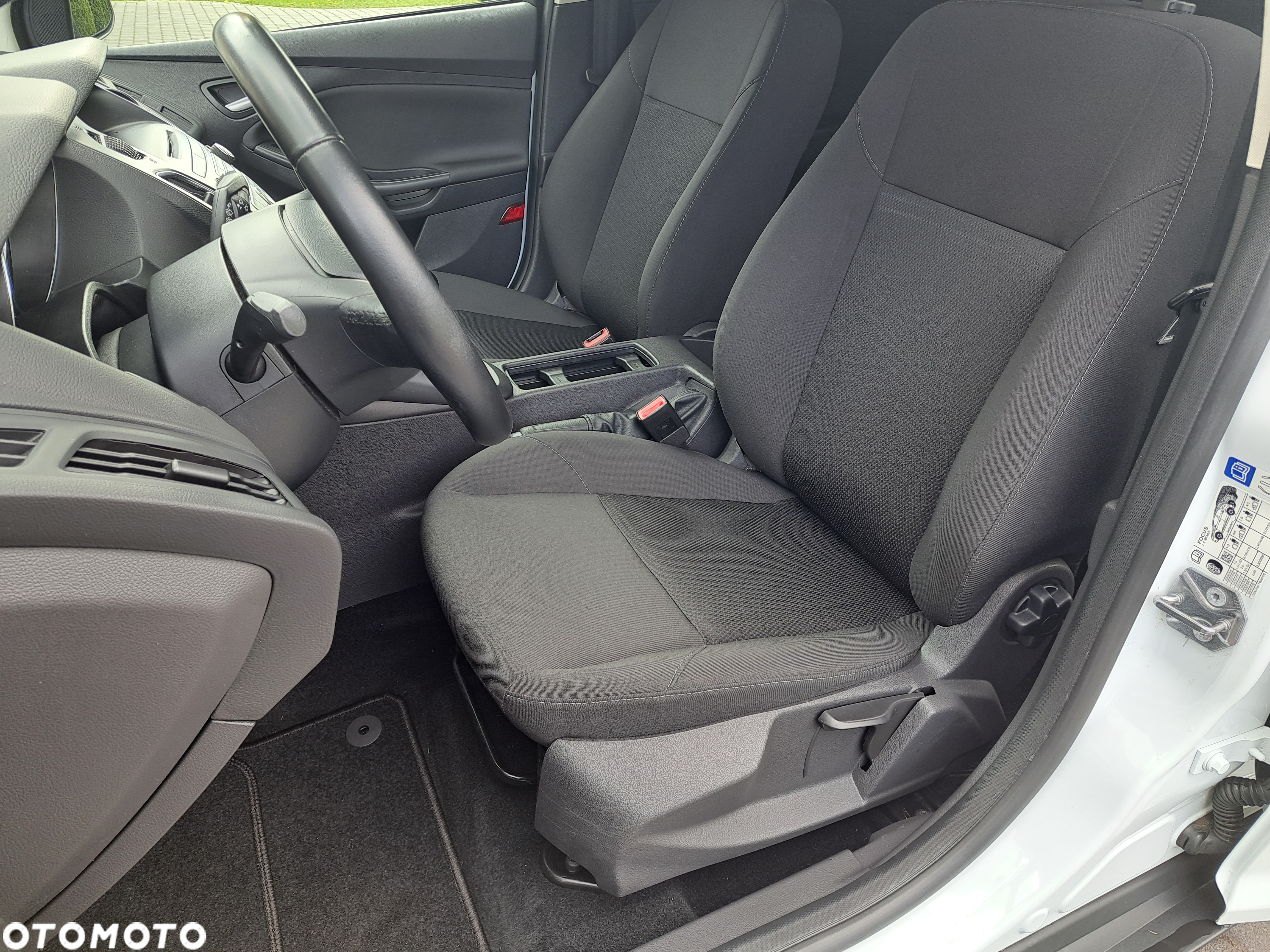 Ford Focus 1.0 EcoBoost Trend - 35