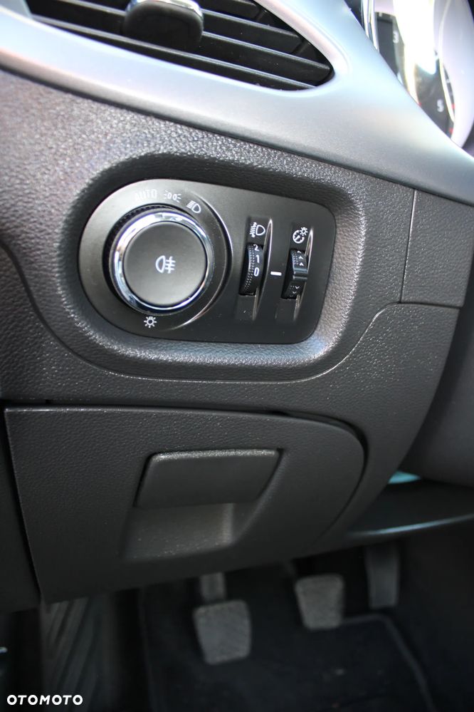 Opel Astra IV 1.6 CDTI Cosmo - 16
