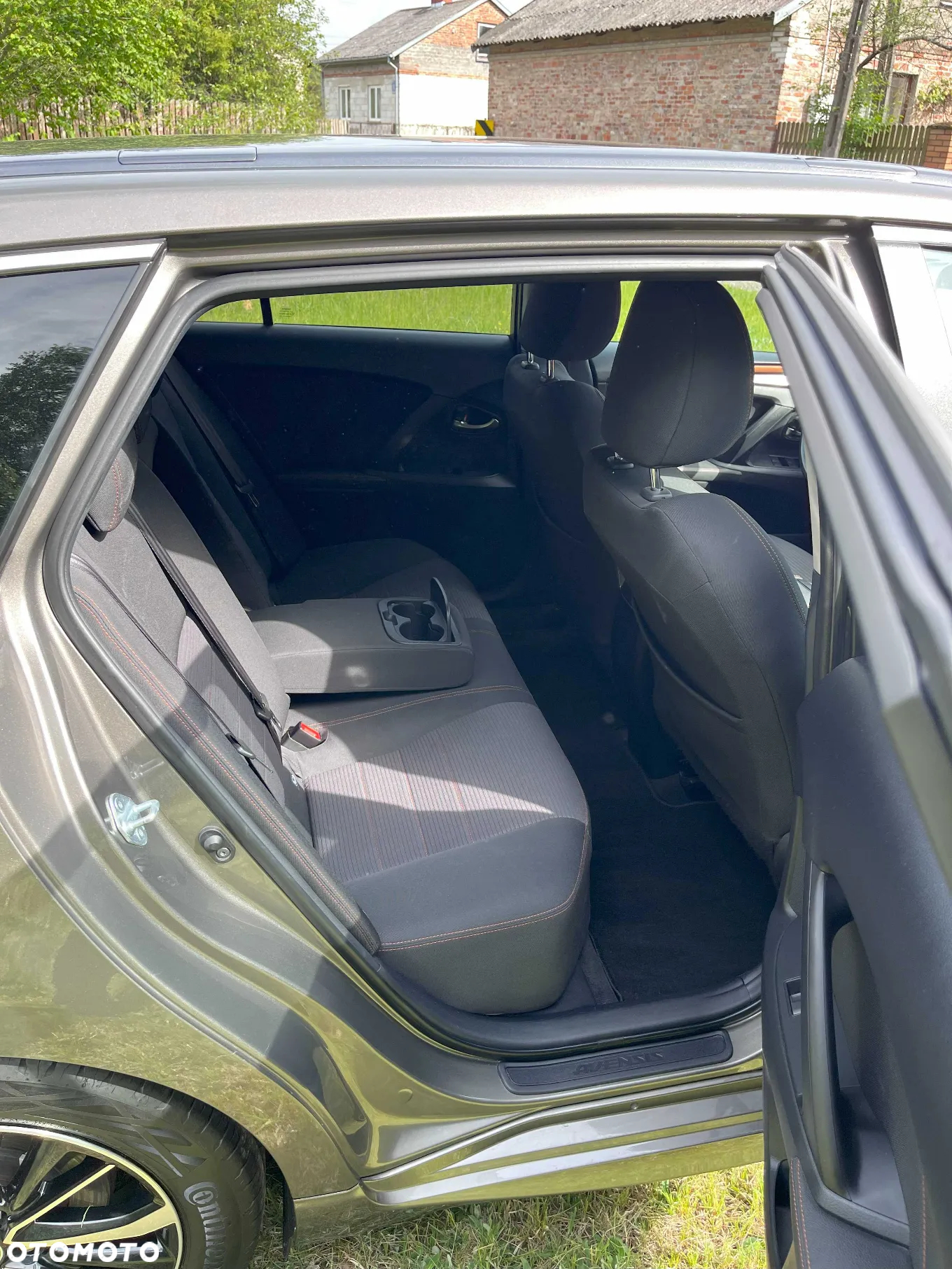 Toyota Avensis 2.0 D-4D Premium - 9