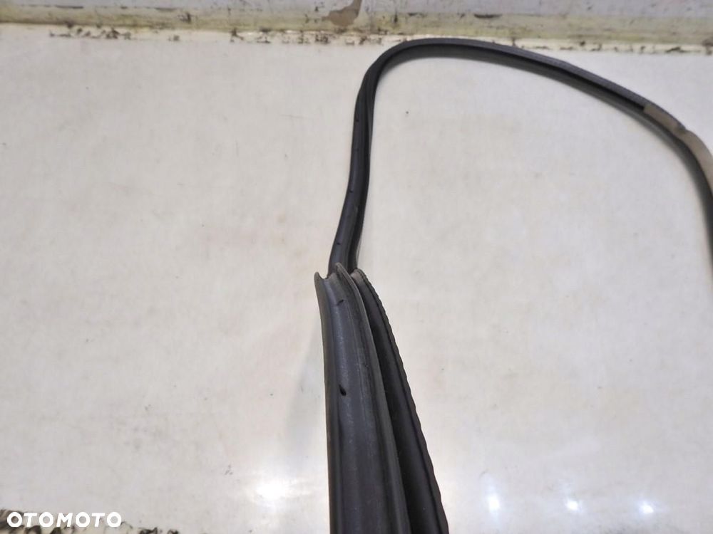 USZCZELKA DRZWI PRAWY PRZÓD RENAULT LATITUDE - 5