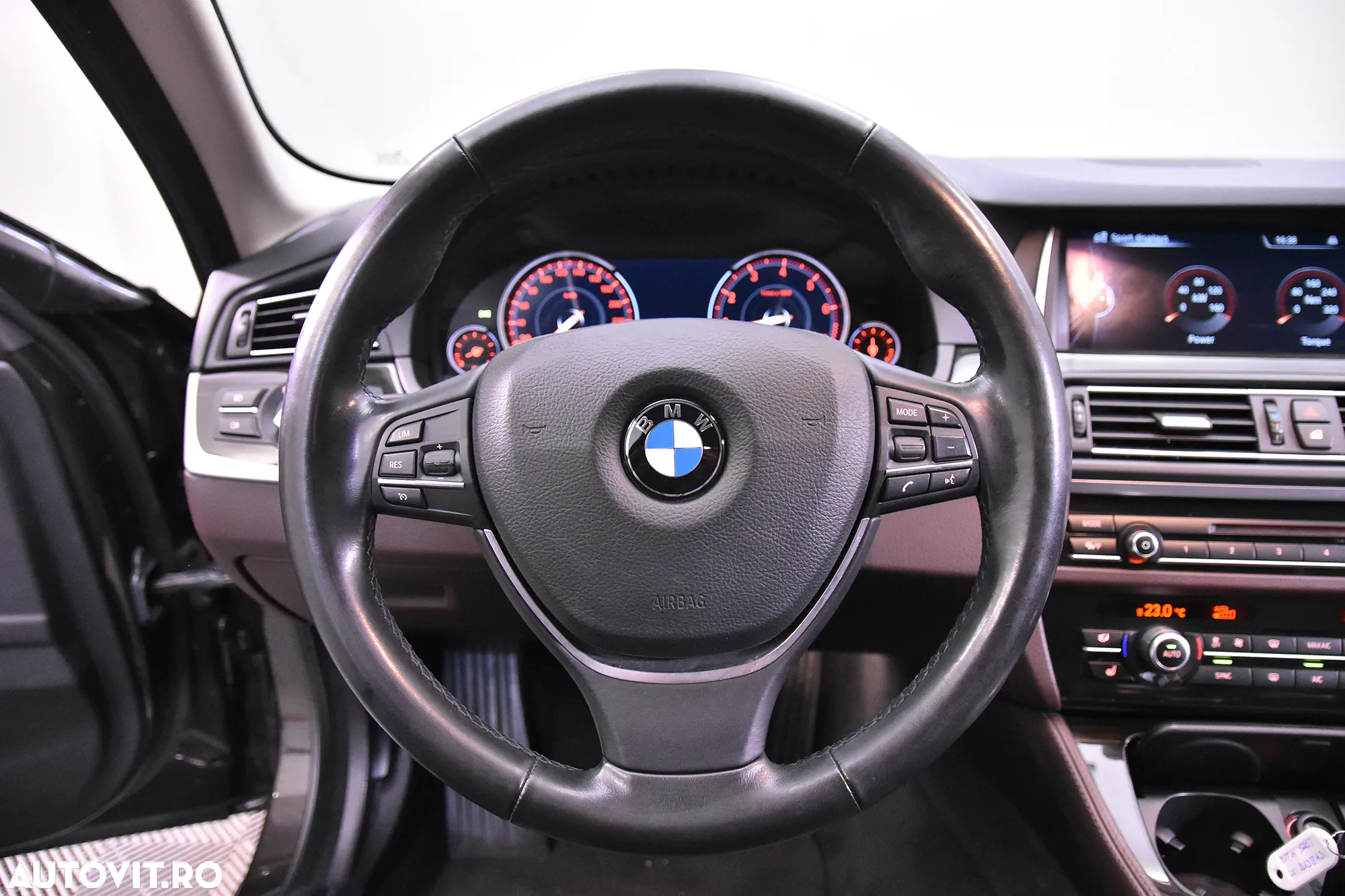 BMW Seria 5 520i Touring Aut. - 16