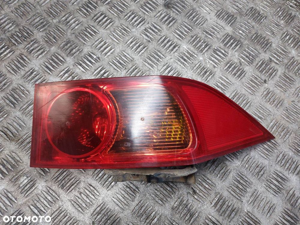 LAMPA PRAWY TYŁ STANLEY HONDA ACCORD VII SEDAN - 1