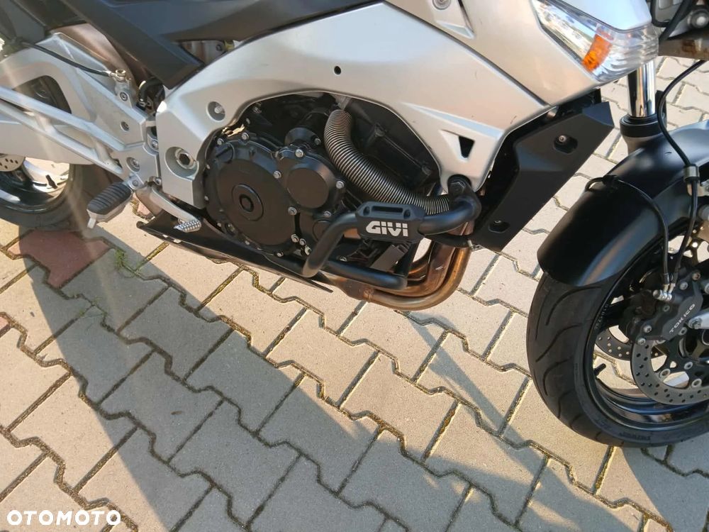 Suzuki GSR - 14