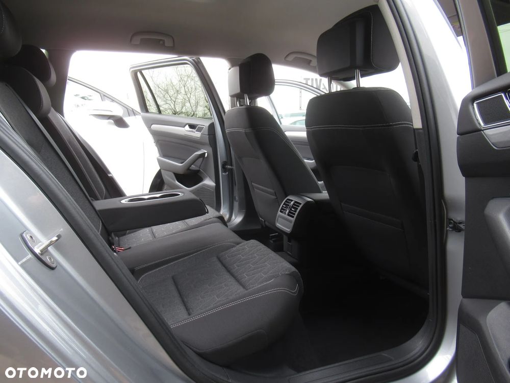 Volkswagen Passat 2.0 TDI EVO Business - 9
