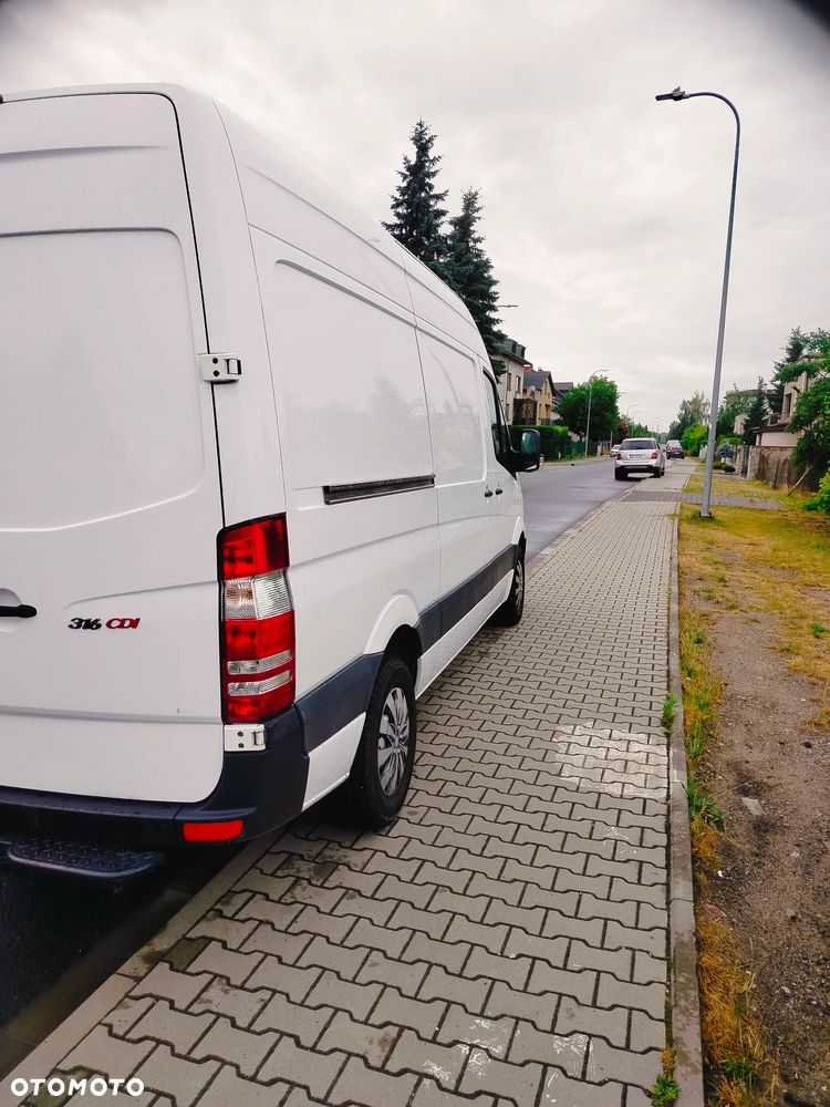 Mercedes-Benz Sprinter - 2