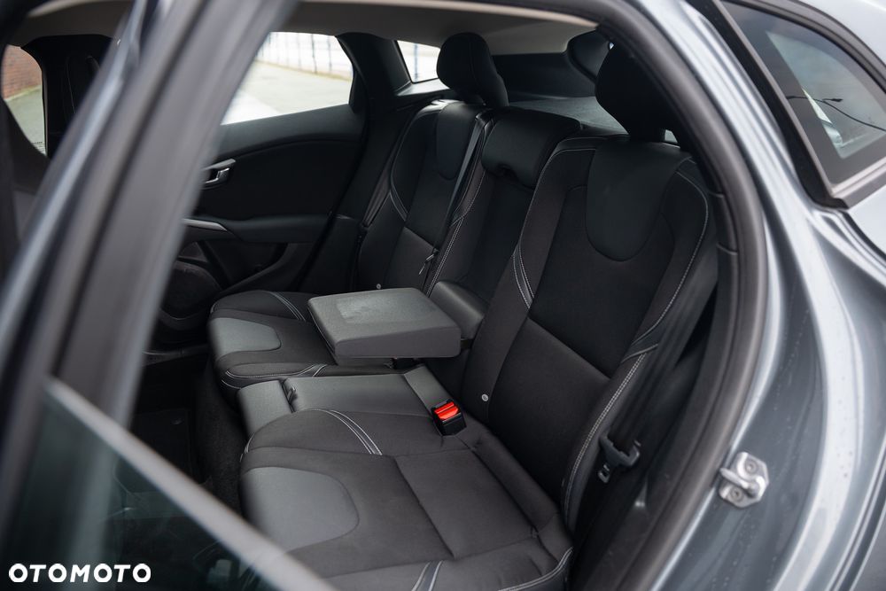 Volvo V40 D2 Geartronic Momentum - 35