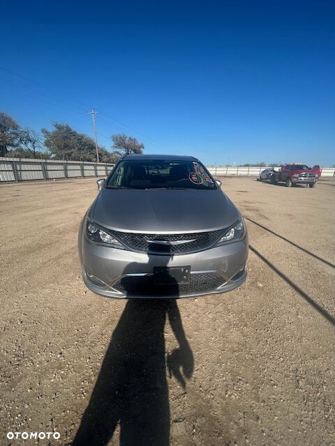 Chrysler Pacifica - 15