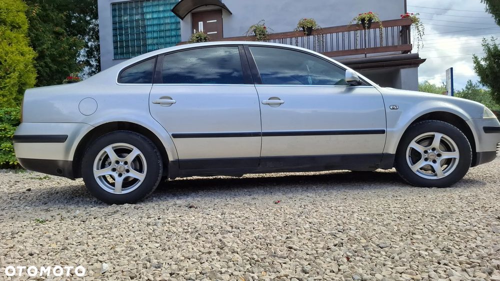 Volkswagen Passat 1.6 Comfortline - 3