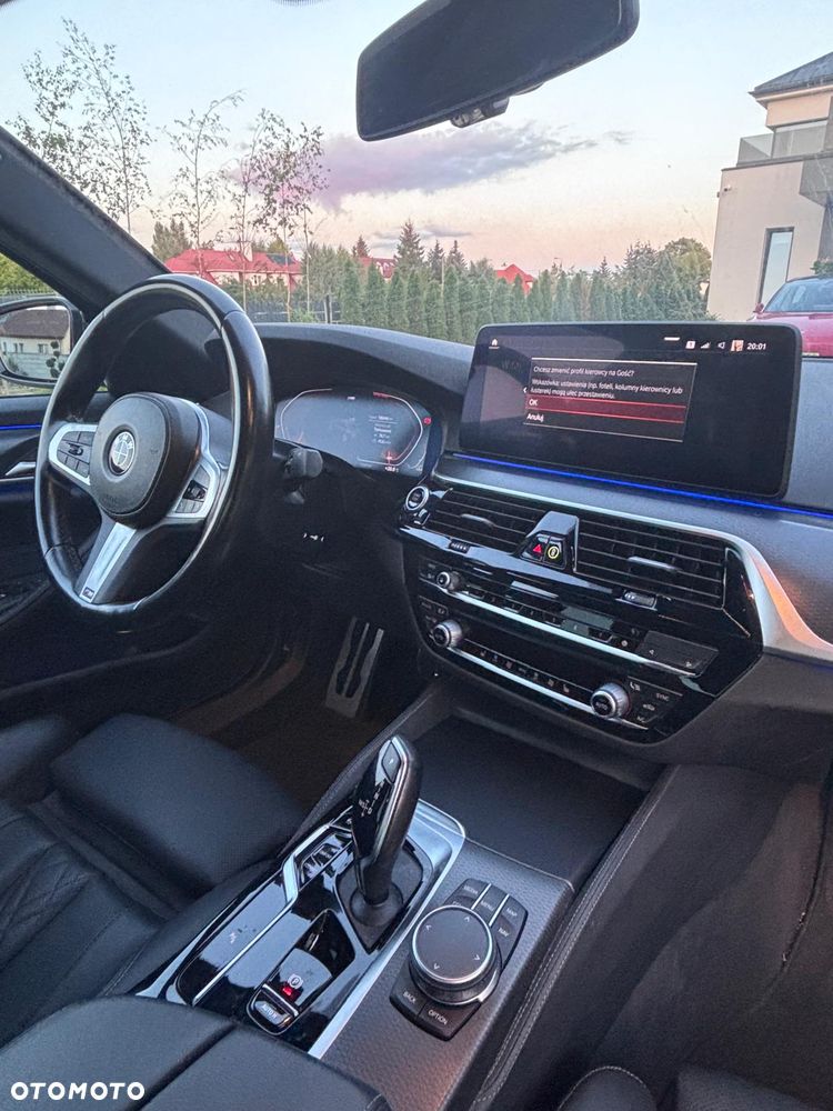 BMW Seria 5 520d xDrive MHEV - 12